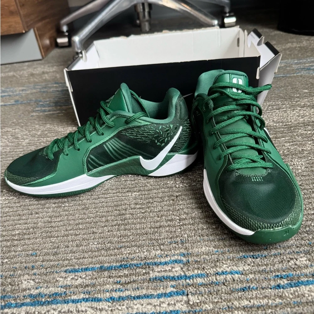 Nike Sabrina 2 NWT - Picture 2 of 5